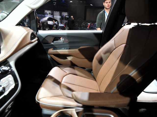 chrysler town and country pic #159800