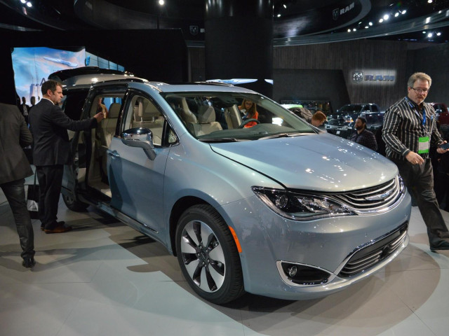 chrysler town and country pic #159801