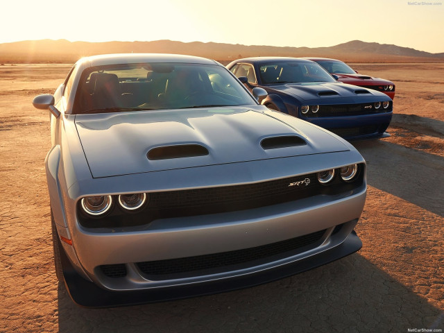 dodge challenger srt hellcat pic #189257