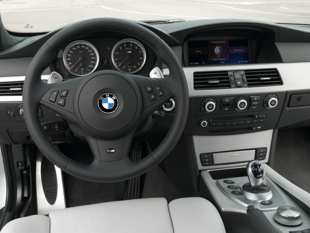 bmw m5 touring pic #40834