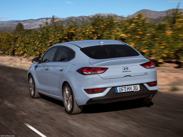 hyundai i30 fastback pic #188856