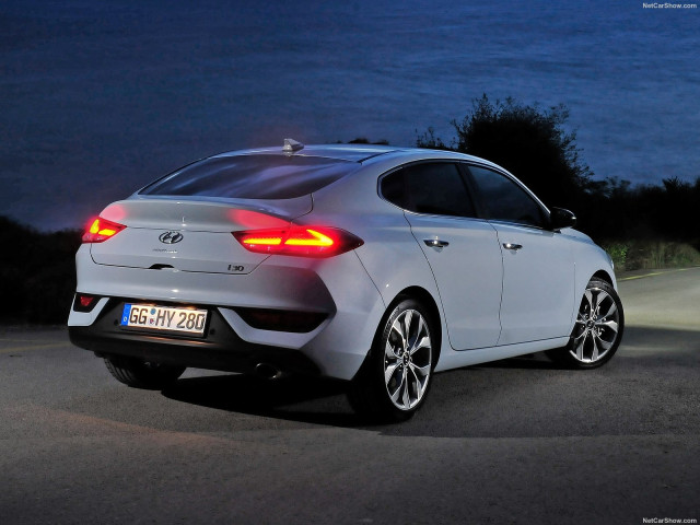 hyundai i30 fastback pic #188875