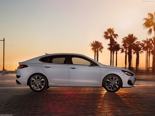 hyundai i30 fastback pic #188879