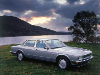 Jaguar XJ IV (XJ40)