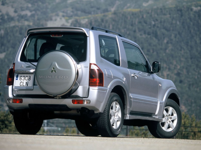 mitsubishi montero gls 3-door pic #15896