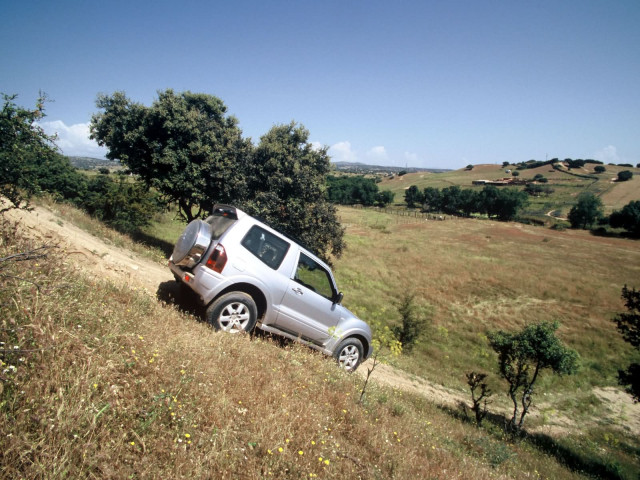 mitsubishi montero gls 3-door pic #15900