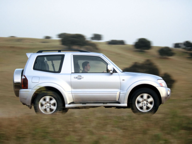 mitsubishi montero gls 3-door pic #15902