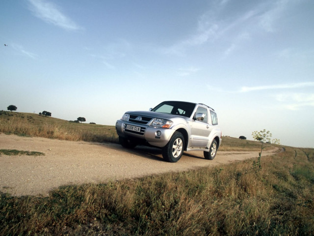 mitsubishi montero gls 3-door pic #15904