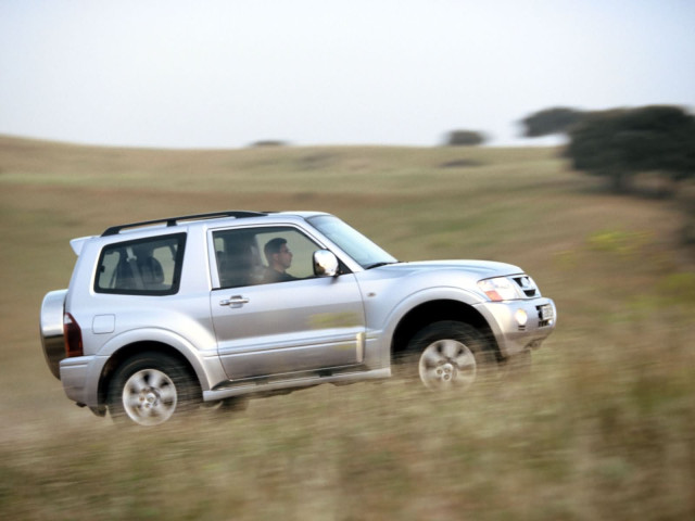 mitsubishi montero gls 3-door pic #15907