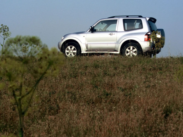 mitsubishi montero gls 3-door pic #15919