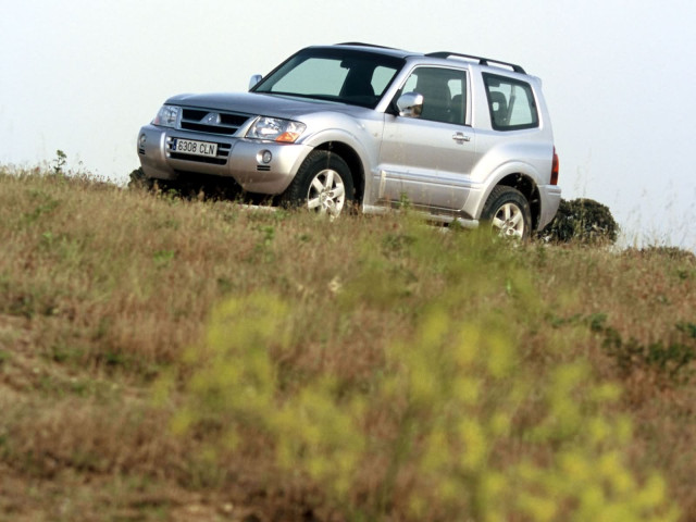 mitsubishi montero gls 3-door pic #15922