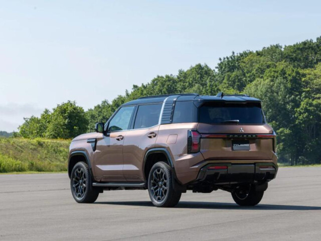Mitsubishi Pajero V photo 210613