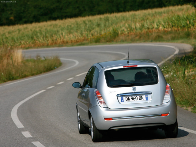 lancia ypsilon pic #38135