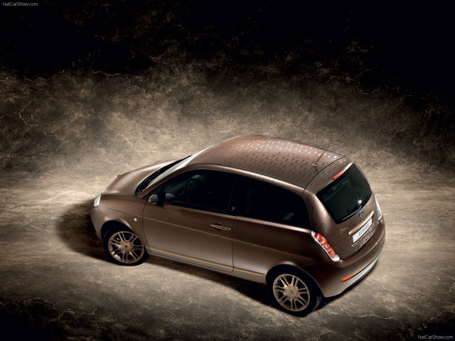 lancia ypsilon versus pic #58362