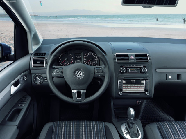 volkswagen crosstouran pic #75201