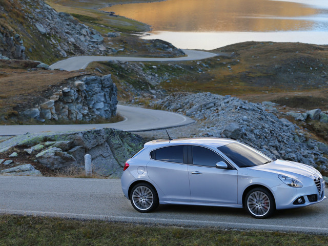 alfa romeo giulietta pic #109504