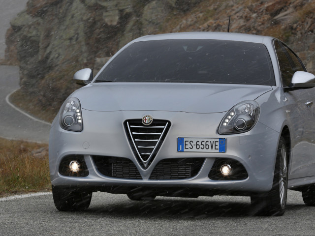 alfa romeo giulietta pic #109523