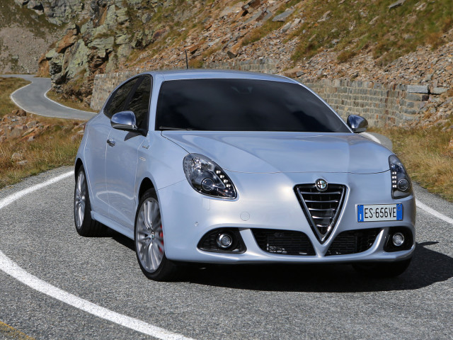 alfa romeo giulietta pic #109535