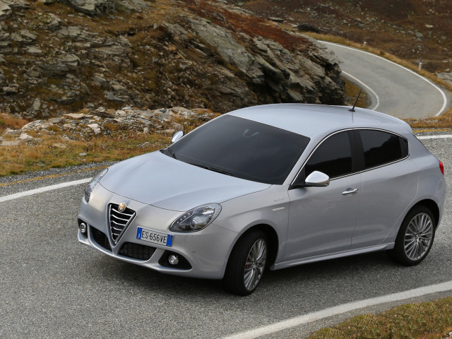 alfa romeo giulietta pic #109537