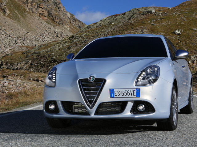 alfa romeo giulietta pic #109538