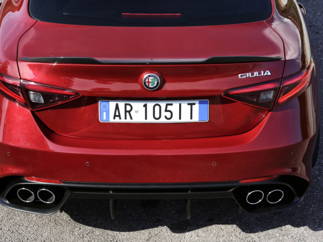 alfa romeo giulia quadrifoglio pic #164674