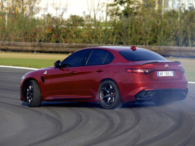 alfa romeo giulia quadrifoglio pic #164689