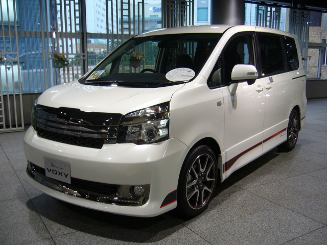 toyota voxy pic #105640