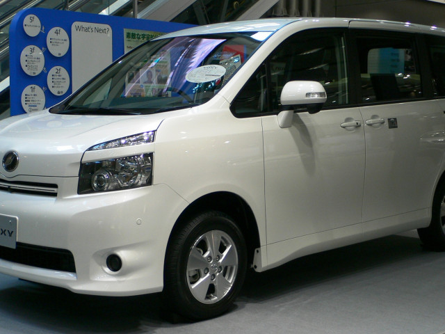 toyota voxy pic #105641