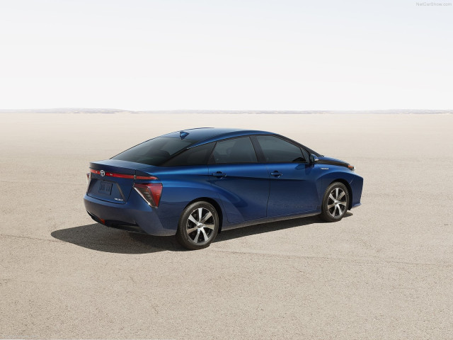 toyota fuel cell sedan pic #130590