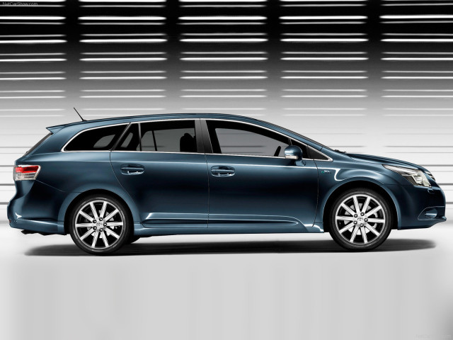 toyota avensis verso pic #58176