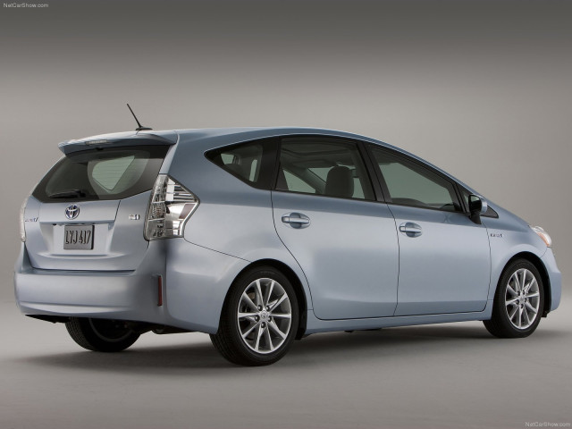 toyota prius v pic #78104