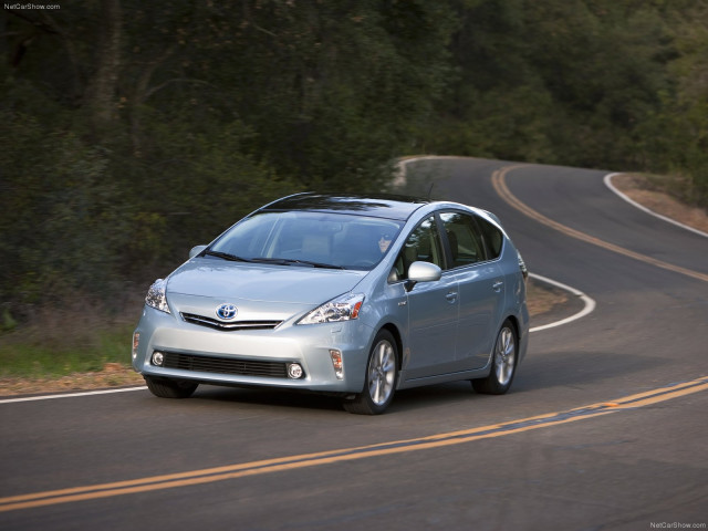 toyota prius v pic #78110