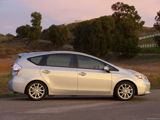 toyota prius v pic #78113