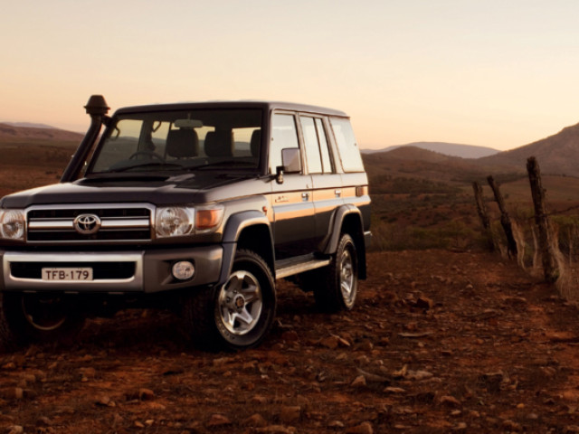 toyota land cruiser 70 pic #95081