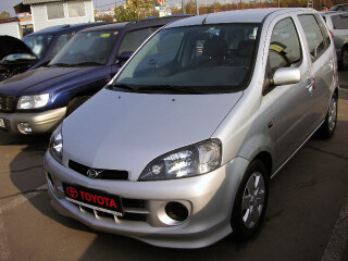 Daihatsu YRV
