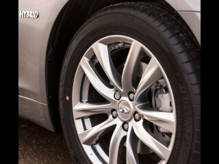 Infiniti Q70