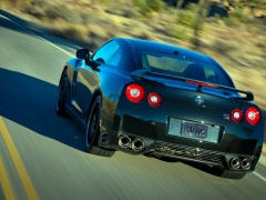 nissan gt-r track pack pic #108796