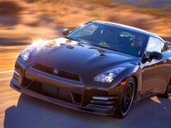 nissan gt-r track pack pic #108798