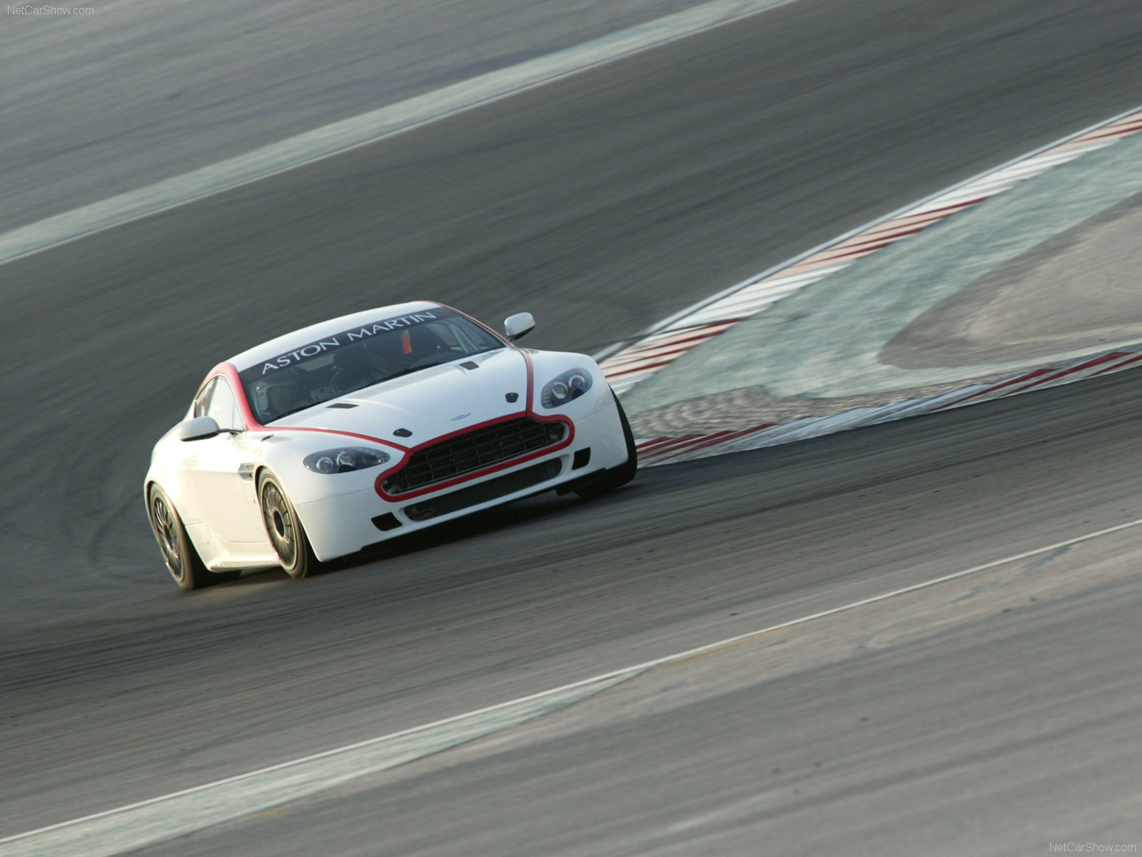 Aston Martin Vantage GT4 photo 59638