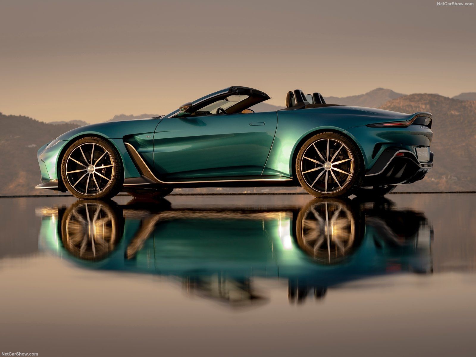 Aston Martin Vantage photo 202584