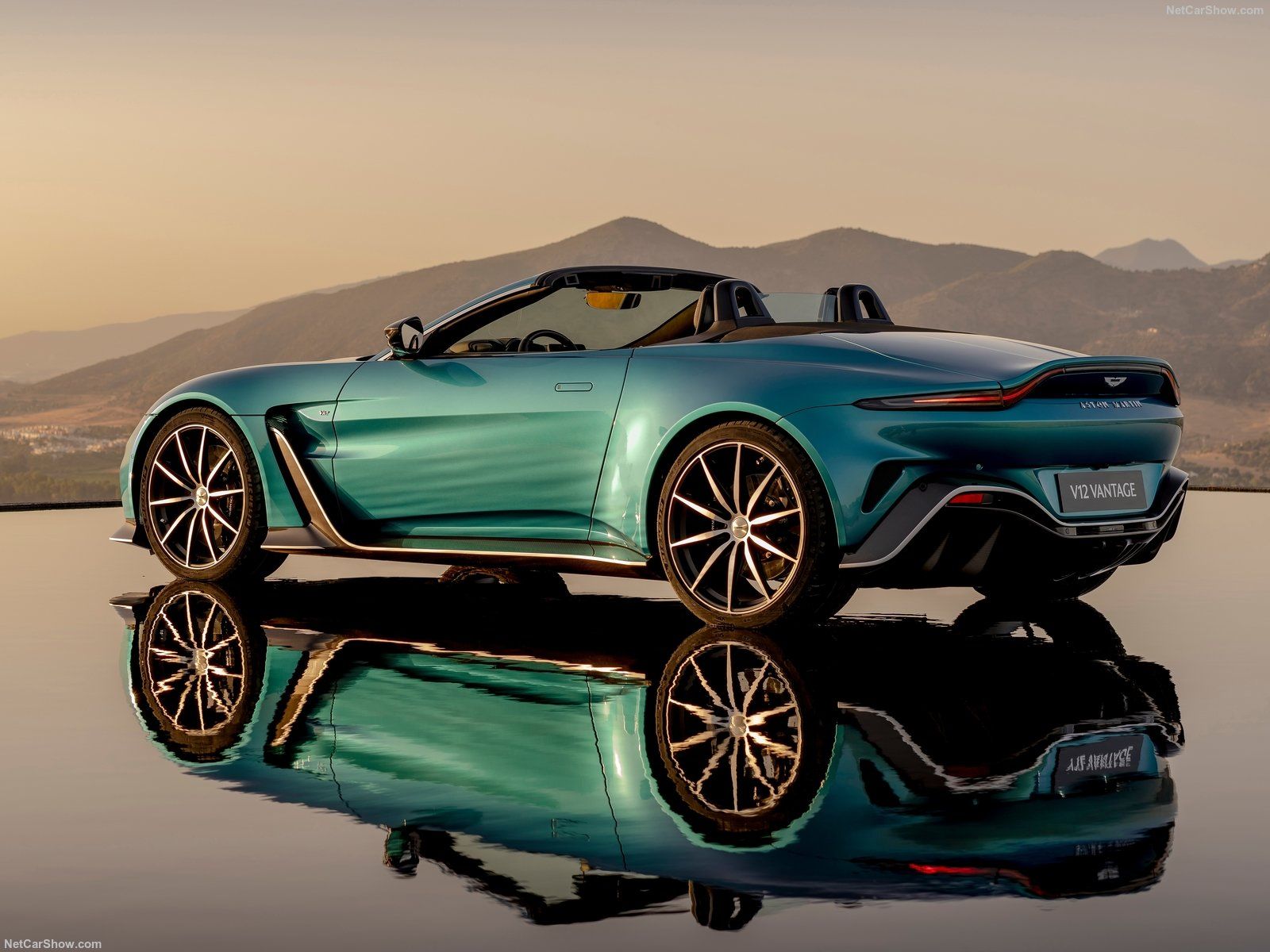 Aston Martin Vantage photo 202586