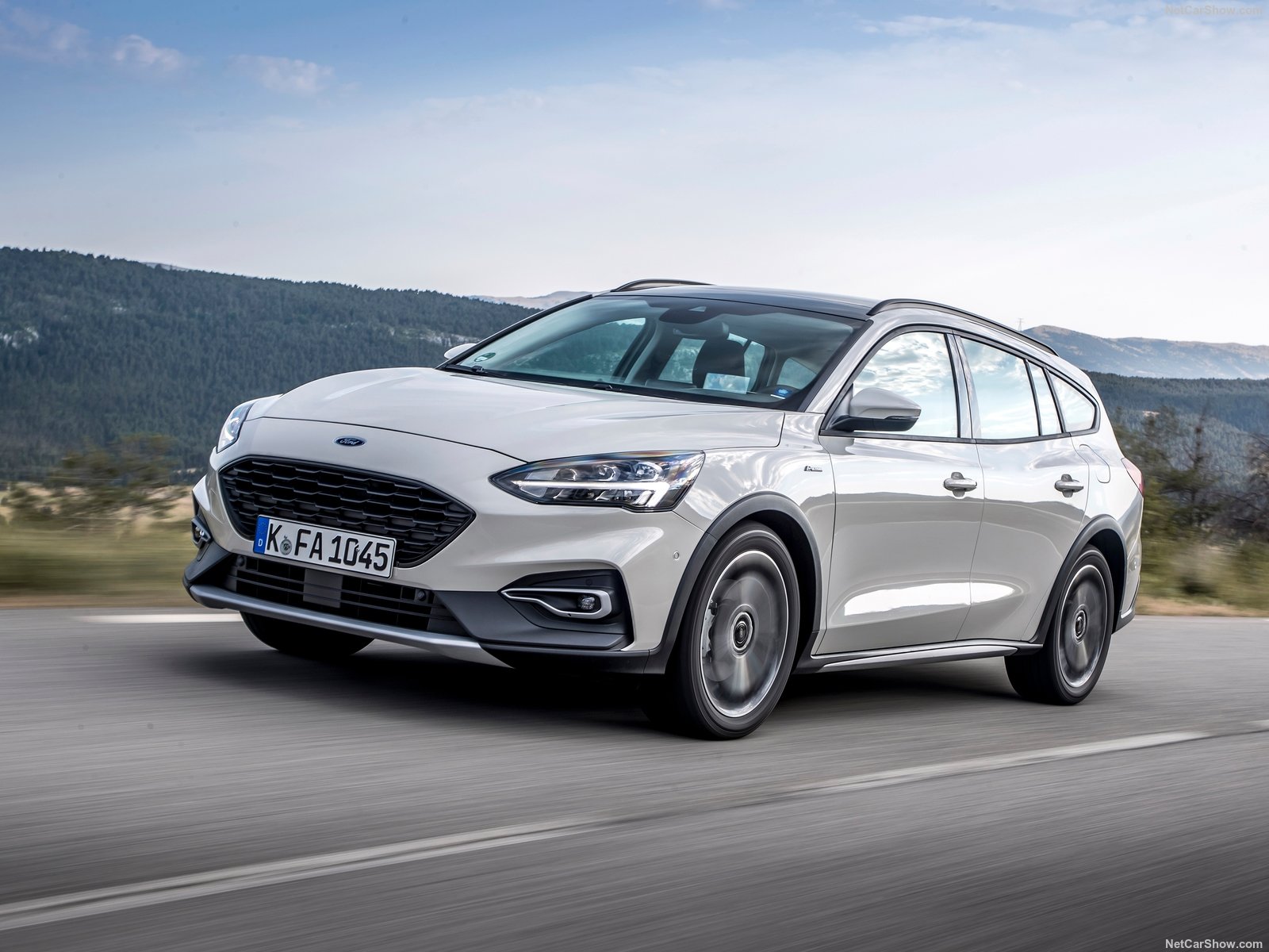Ford Focus Active photos - PhotoGallery with 44 pics