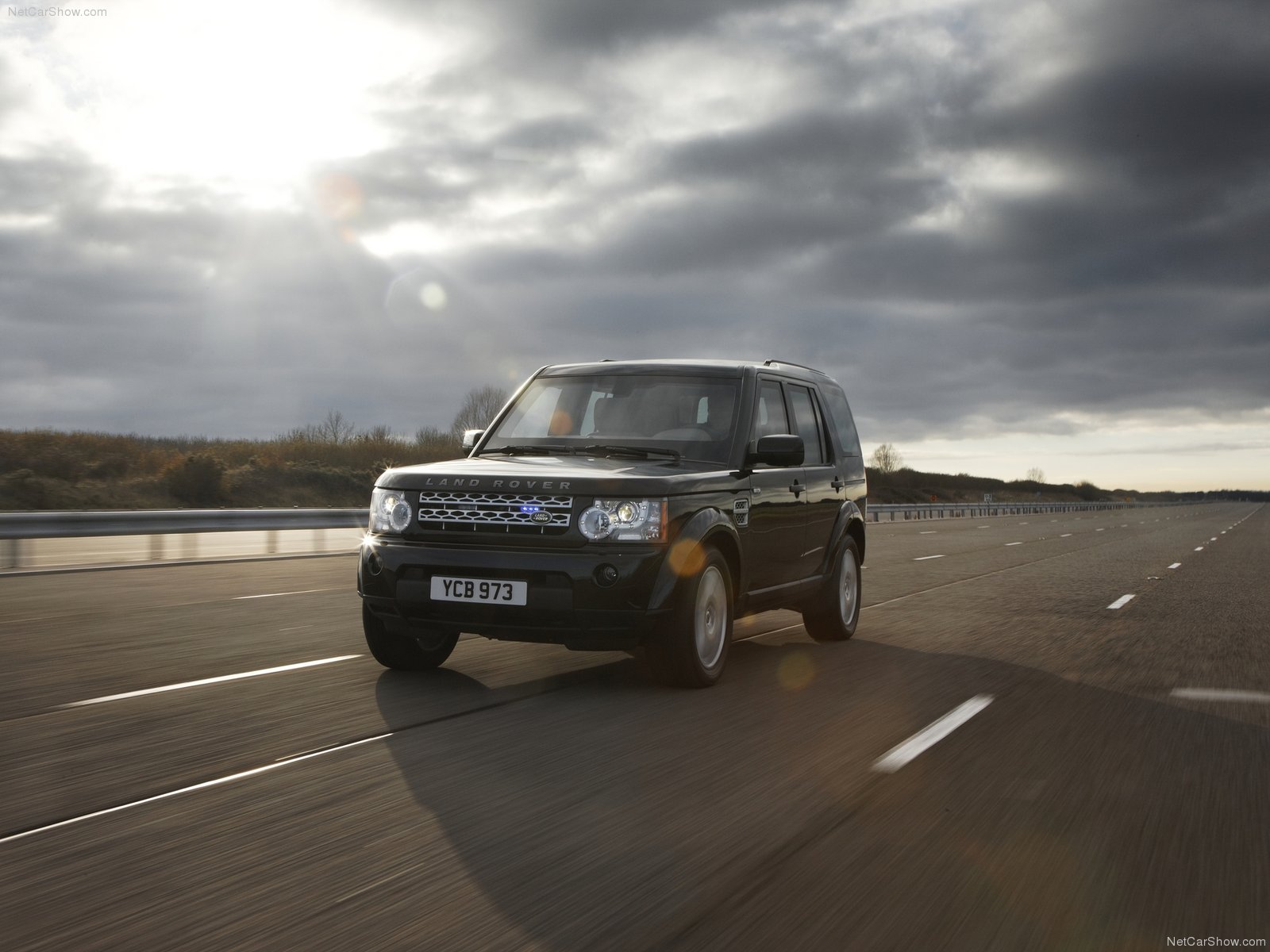 Land Rover Discovery 4 Armoured photo 77611