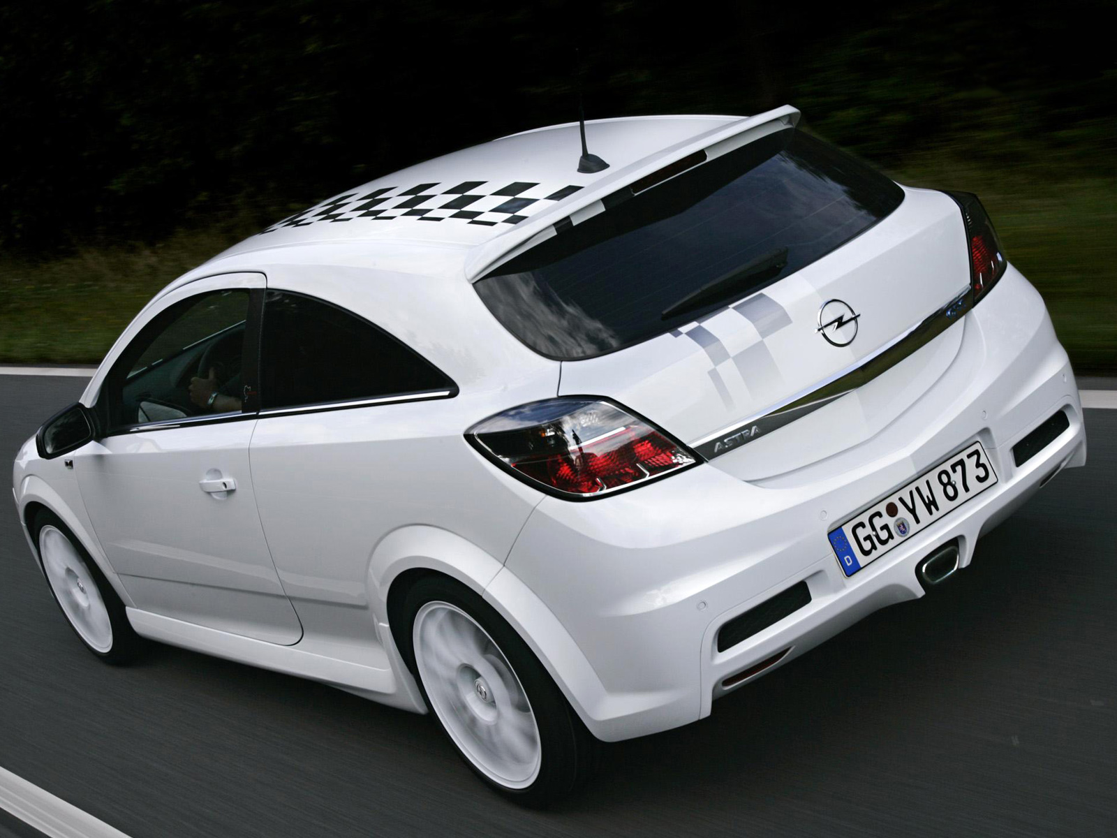 Opel Astra OPC photo 48028