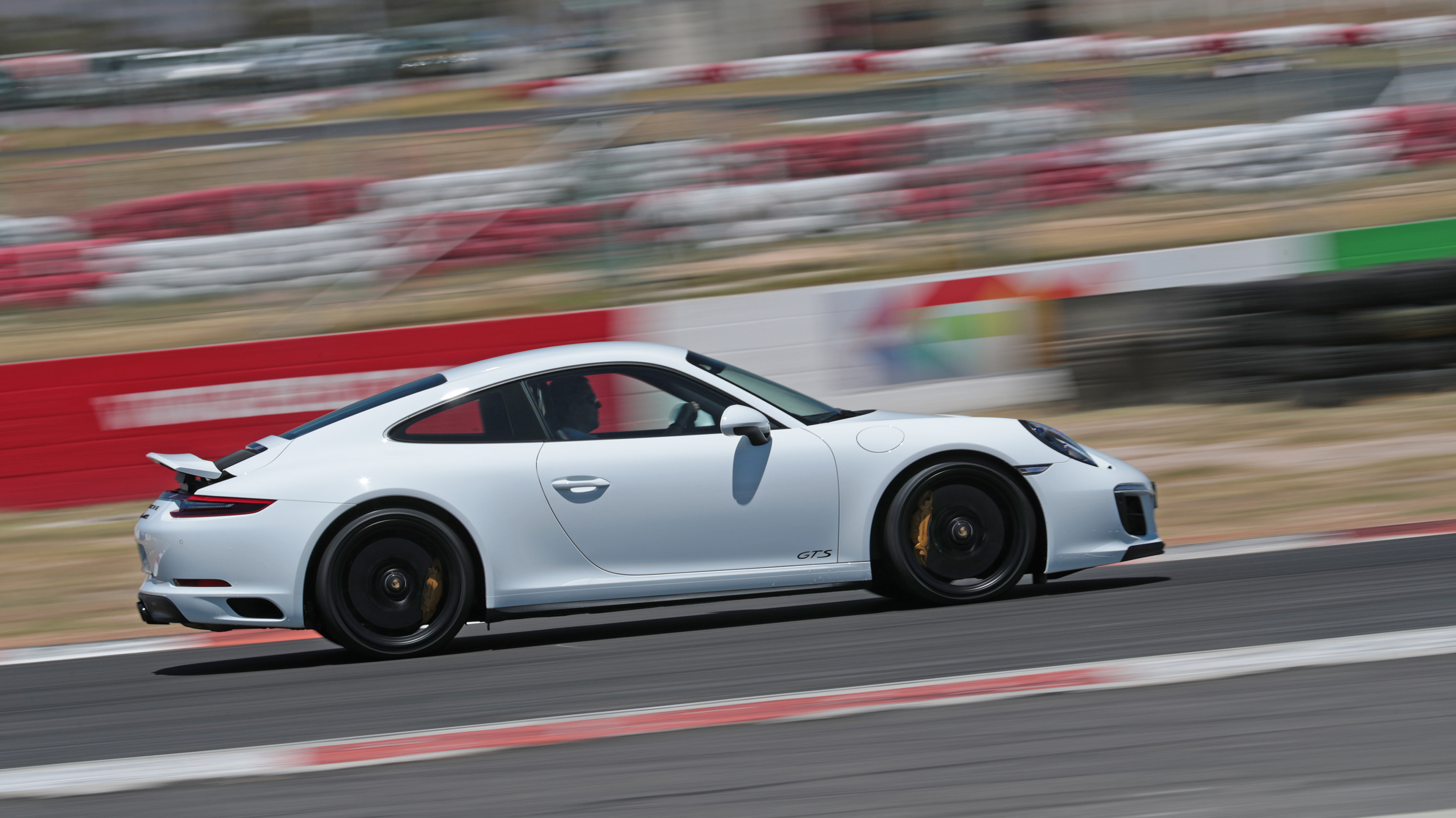 Porsche 911 GTS photo 174013