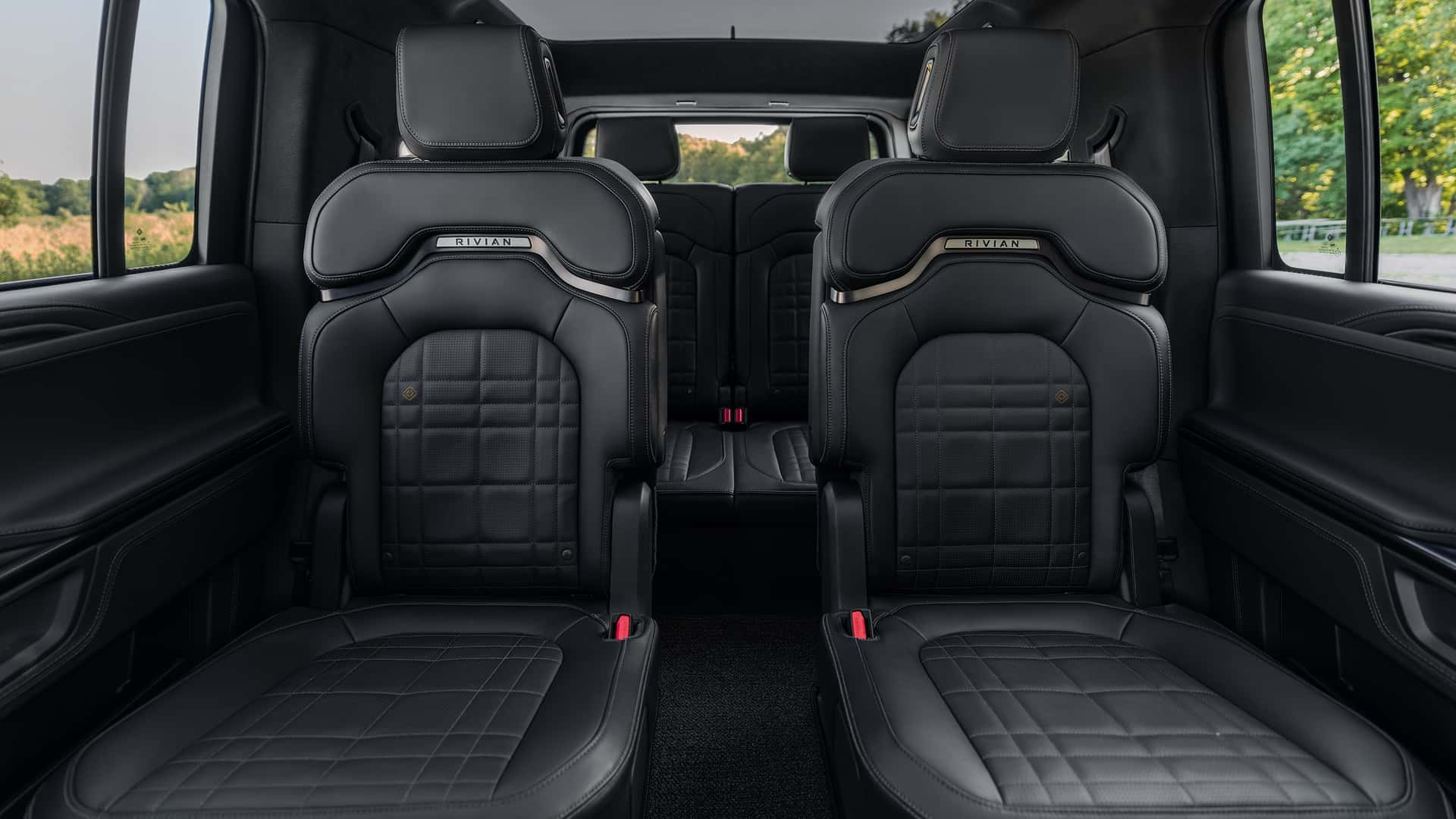Rivian R1S II photo 209987