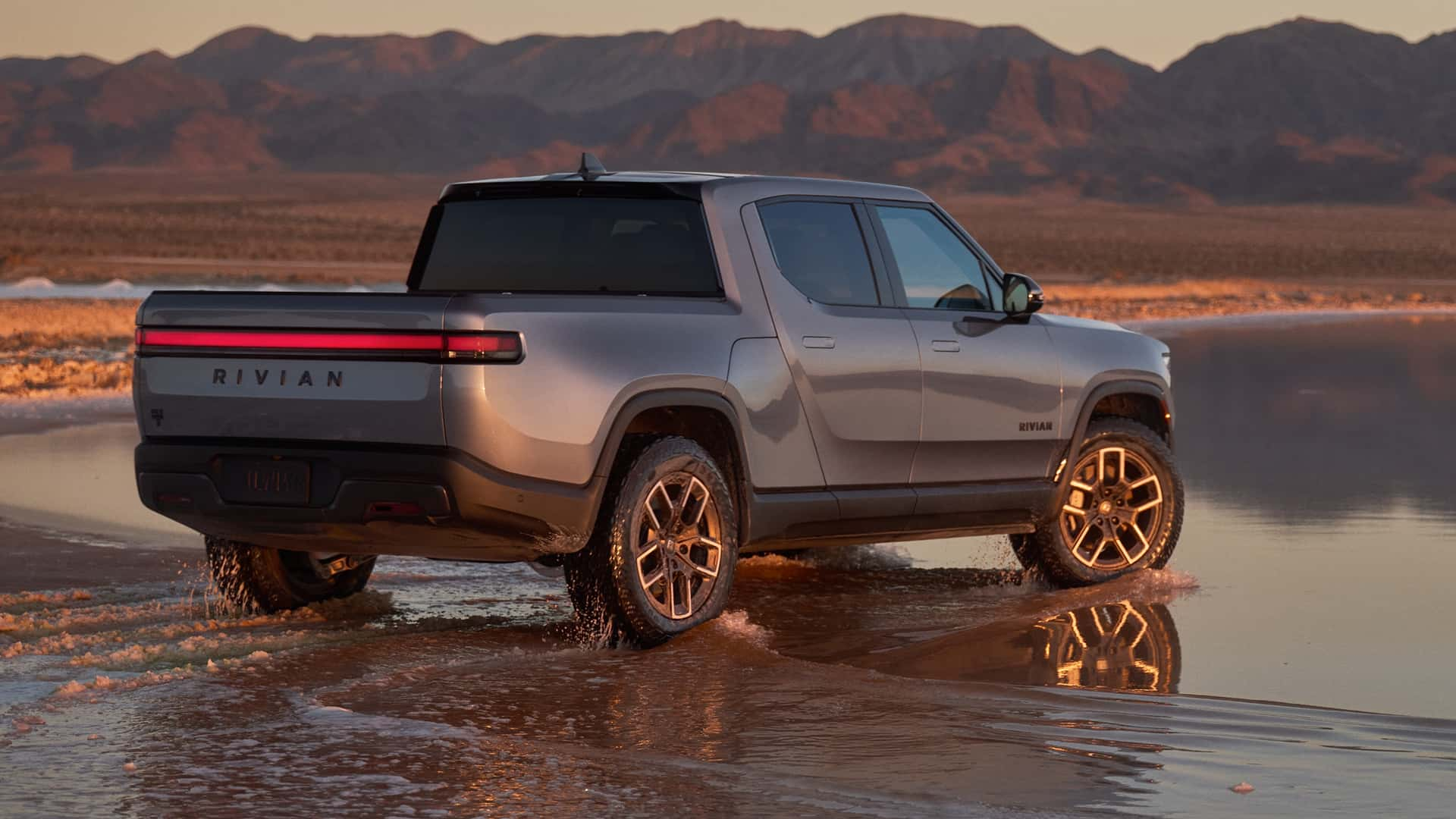 Rivian R1S II photo 209994