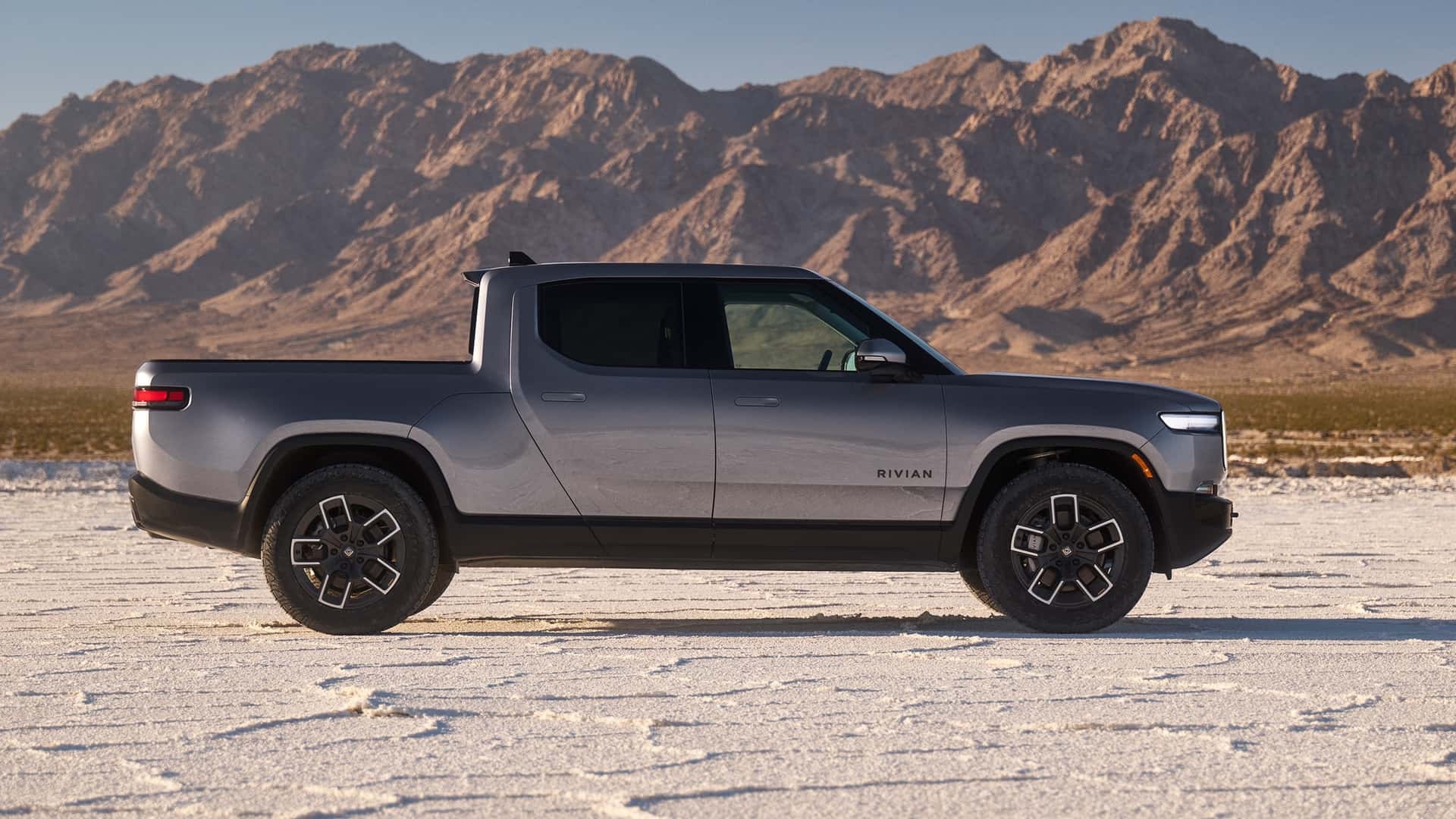 Rivian R1S II photo 209997