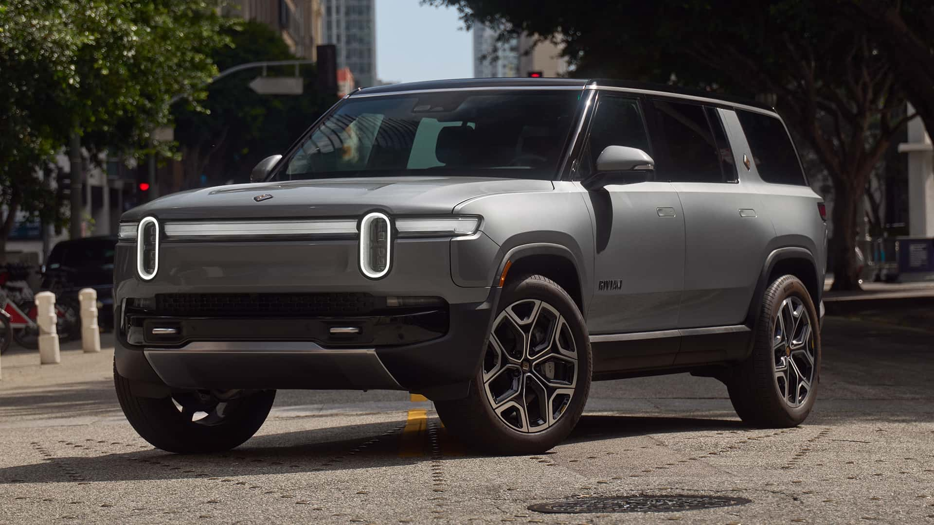 Rivian R1S II photo 209999