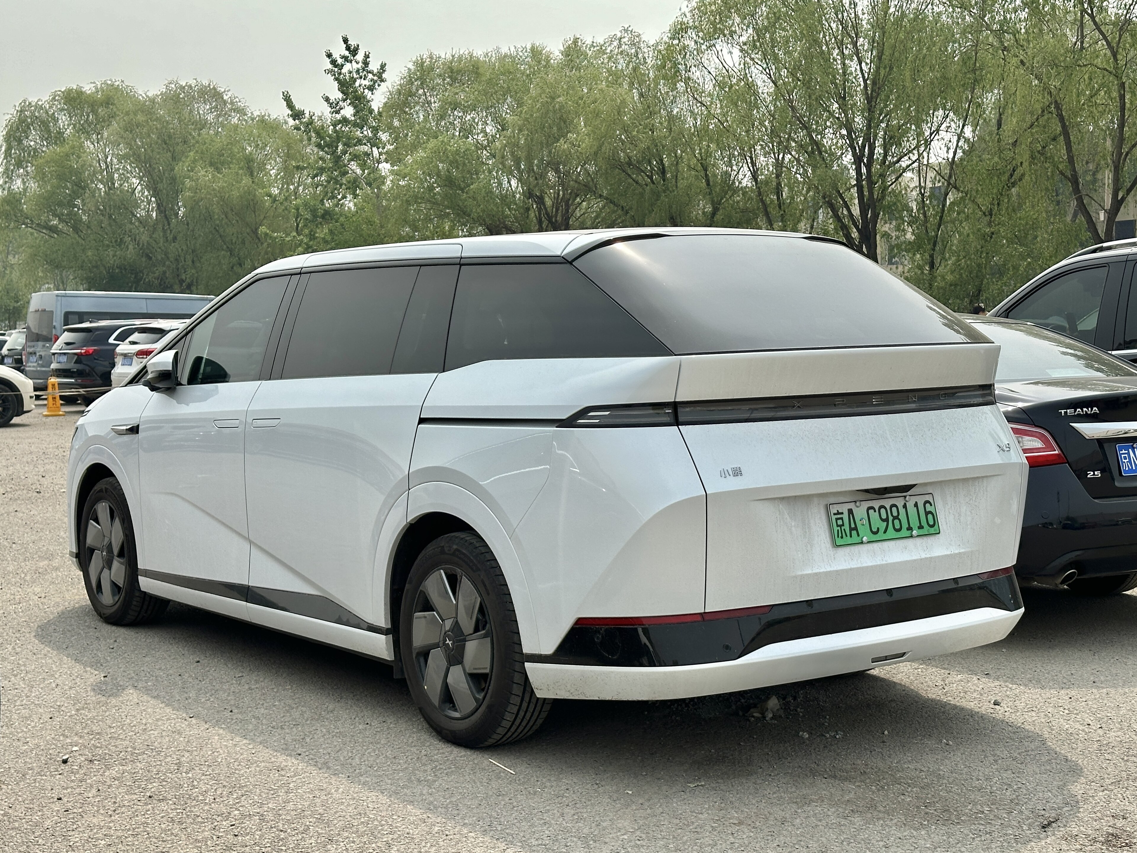 XPeng X9 photo 208606